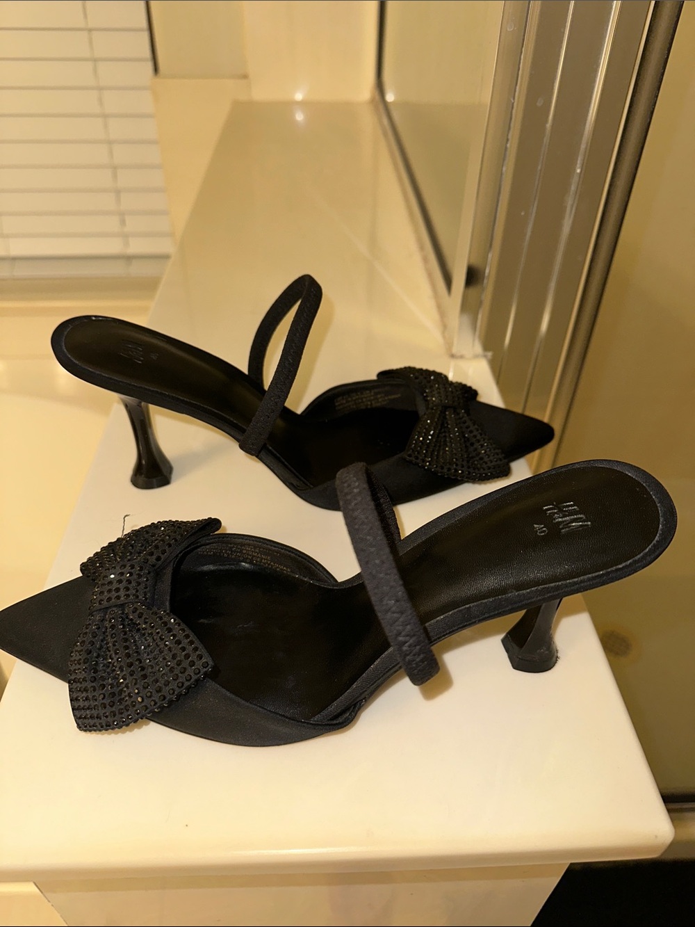 BOW-DETAIL SLINGBACKS SIZE 9 - Picture 6 of 8